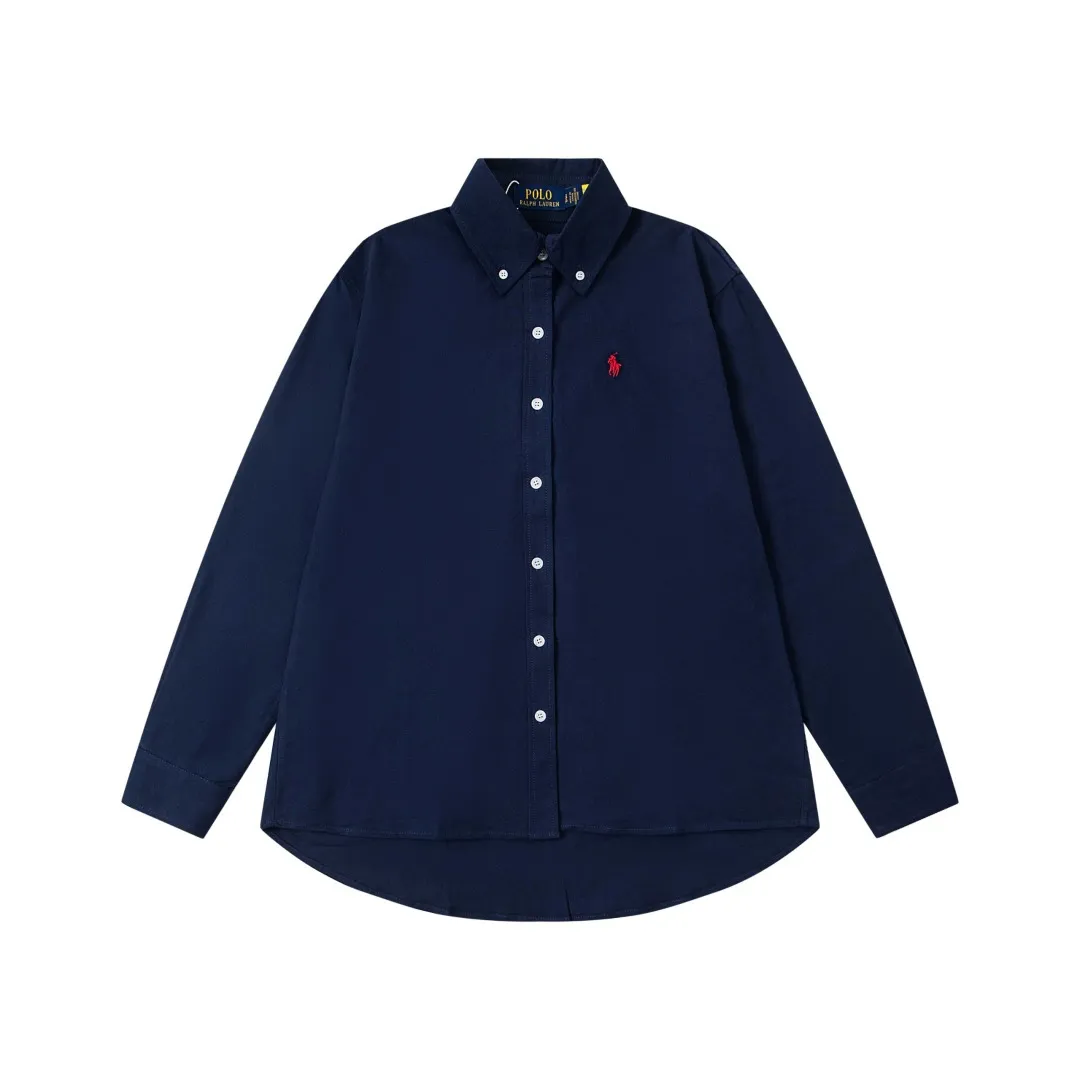 🅿️250 New: Style number: B141 Ralph Lauren/Ralph Lauren classic small label couple's long-sleeved shirt 1️⃣ Made of high-quality fabrics, the upper body is soft and comfortable, extremely delicate, and feels solid, smooth and soft. The fabric has the characteristics of being wrinkle-free and has an invincible feel. The details are perfectly handled! 2️⃣The workmanship details are perfectly controlled. They are all hemmed with vest technology, and the inside of the sleeves are also used. Different from the four-needle and five-thread workmanship, the collars are also all designed with interlining, showing high-end fashion and individuality, and the style is fashionable, simple and elegant! 3️⃣It is very youthful and energetic, and can be easily worn by both men and women. It is very in line with the fashion aesthetic concepts of today's young people! Color: Black, White, Navy Size: S, M, L, XL